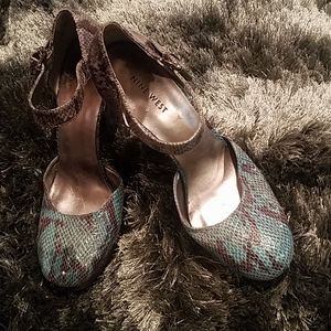 Women's pair of Nine West Heels